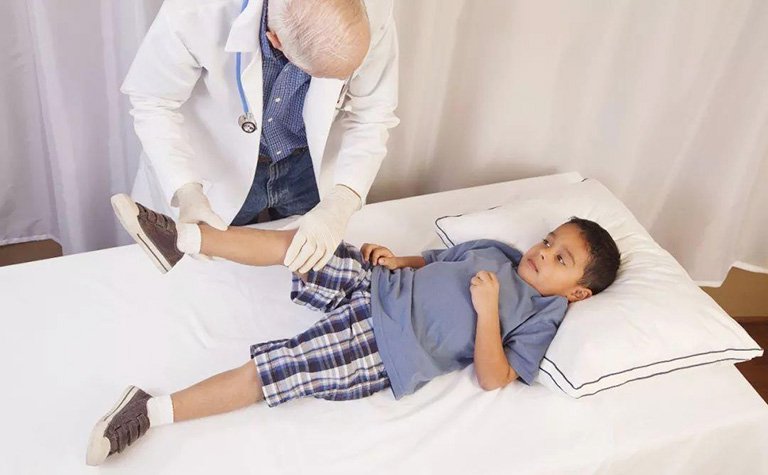 Độ tuổi nào ở trẻ em dễ mắc bệnh viêm,đau khớp háng?
